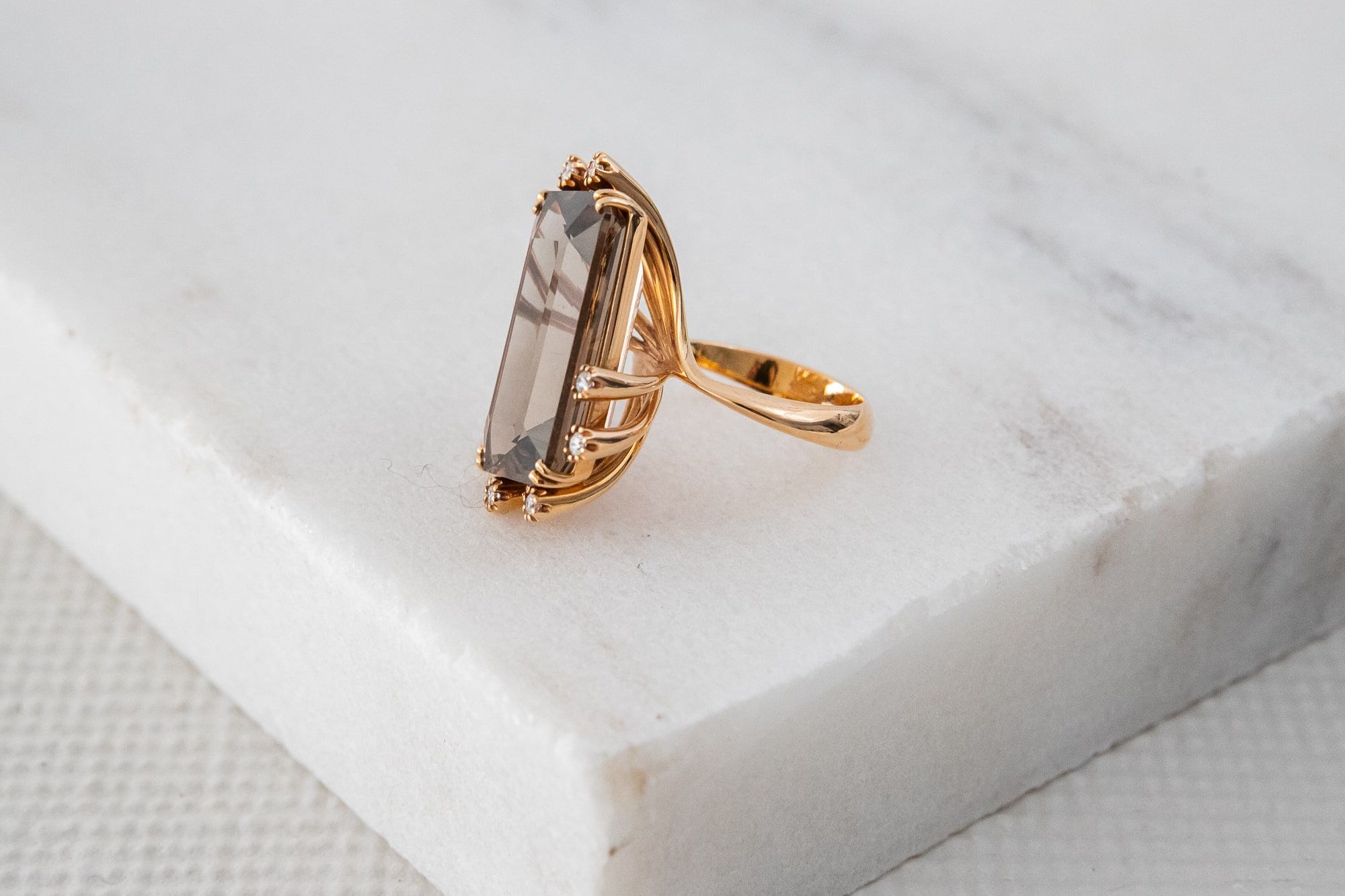 Anel Quartzo Fume e Diamantes