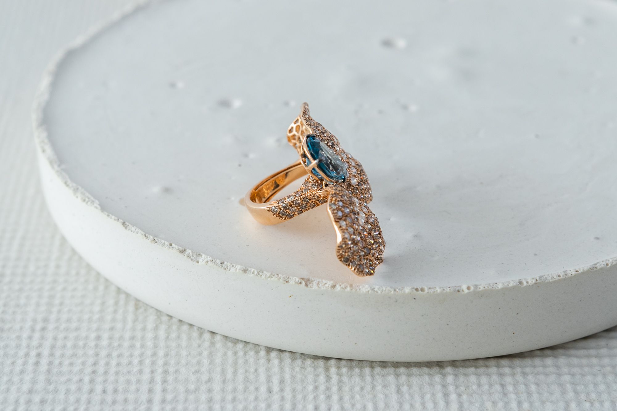 Anel Ouro Rosa Topázio Azul London e Diamantes