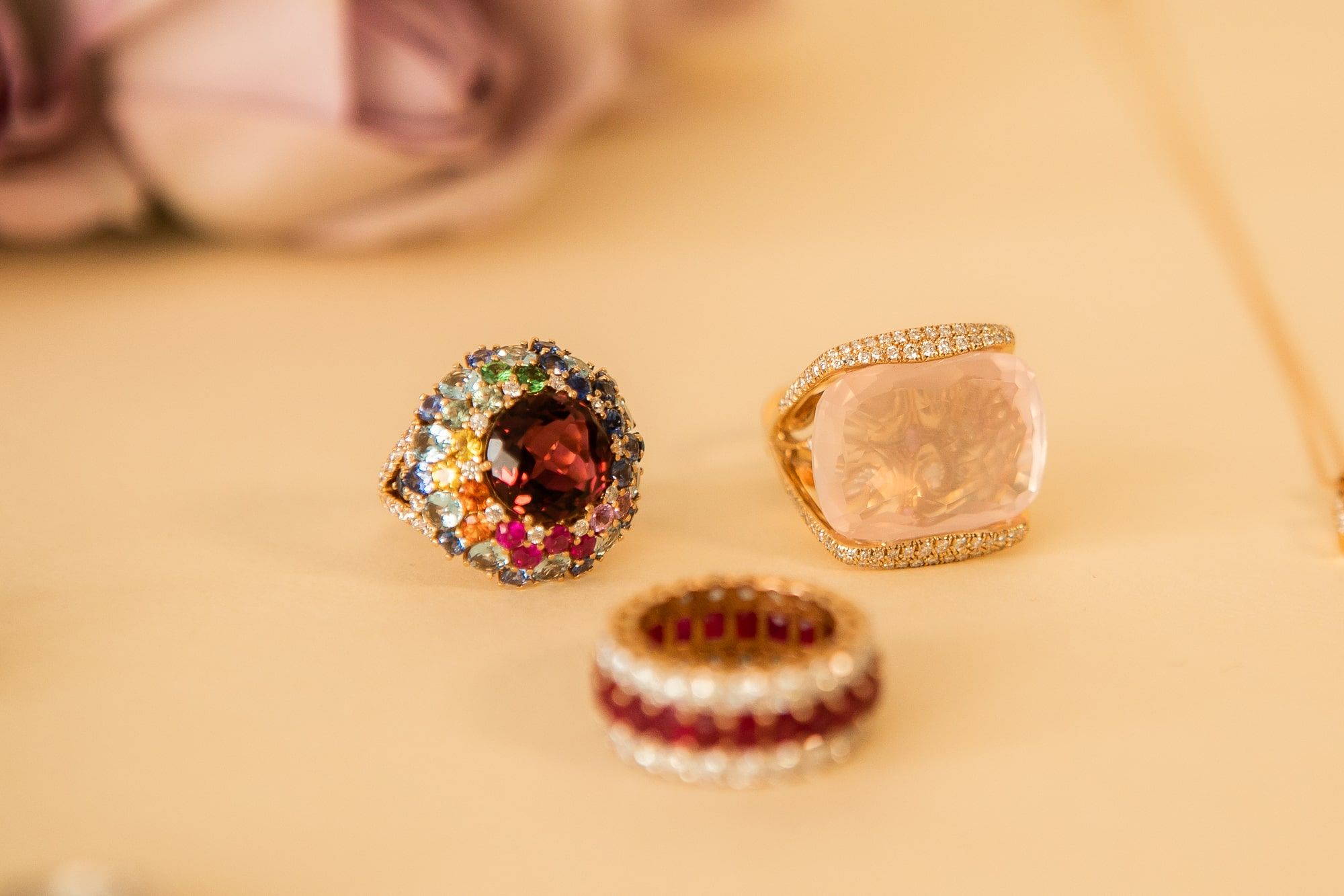 Anel Cravação Multicor e Ouro Rosa