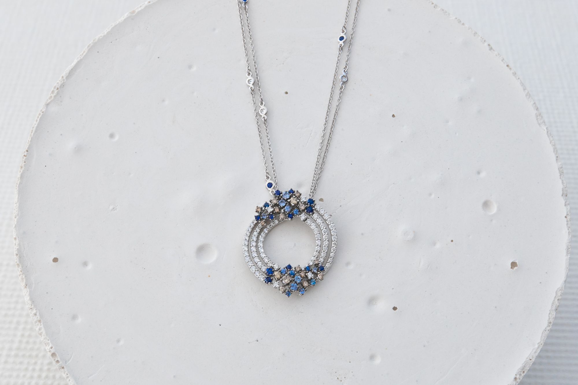 Colar Safiras e Diamantes em Ouro 