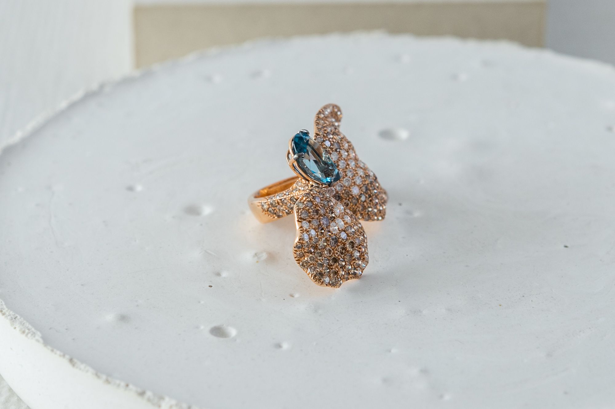 Anel Ouro Rosa Topázio Azul London e Diamantes